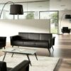 Sofá grande de 3 plazas. Ideal para recepción de oficinas y salas de espera. Color marrón. In&Office, muebles y reformas de oficina en Barcelona